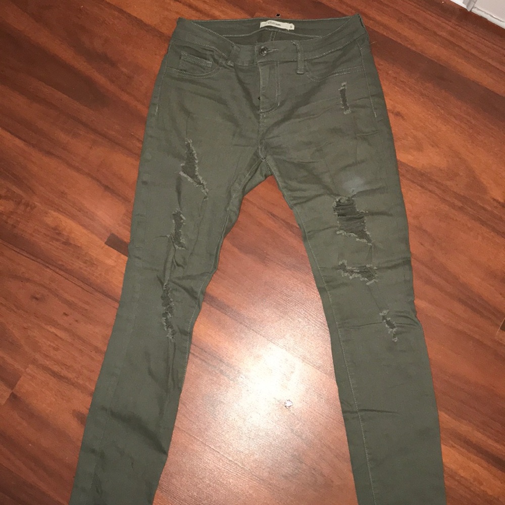 GREEN RIPPED JEANS